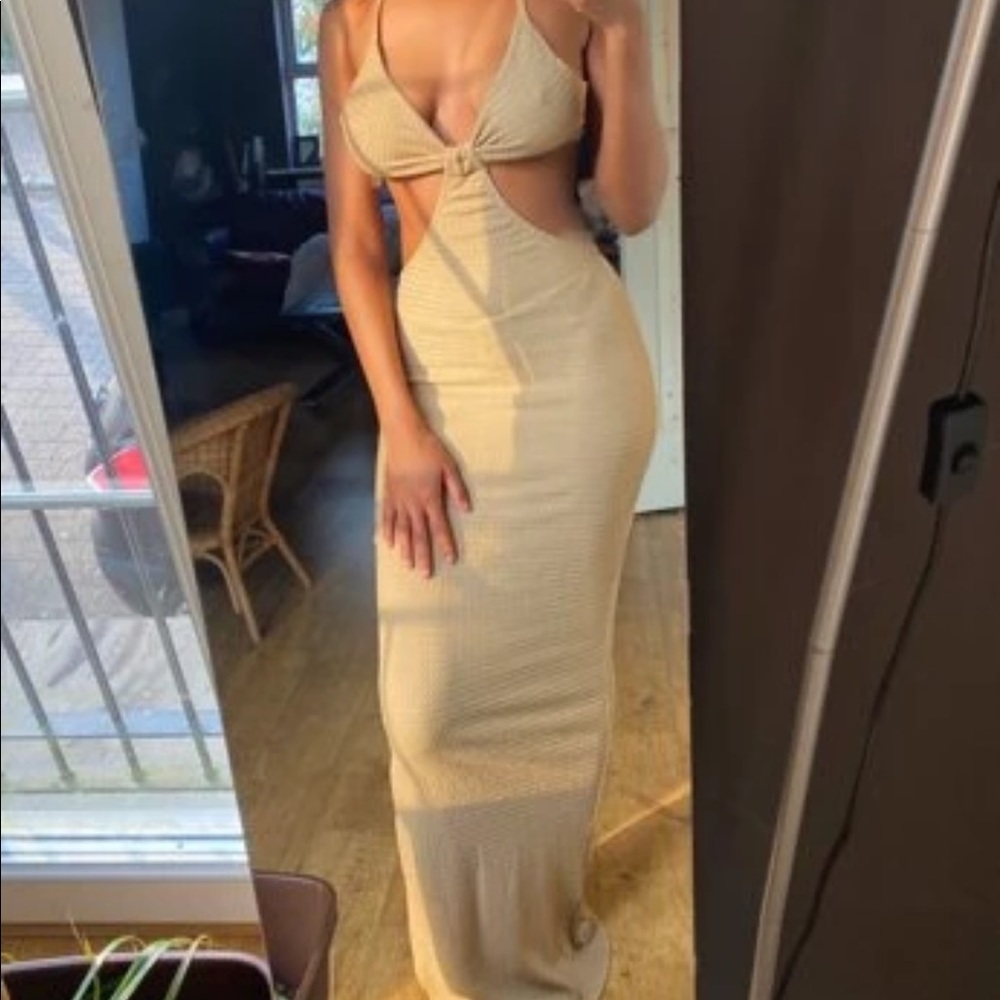 Sexy Cut out solid maxi dress!!
